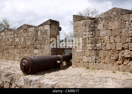 Le mura del palazzo del gran maestro nella città di Rodi sull'isola greca di Rodi. Foto Stock