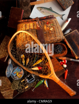 Anni Novanta ANCORA IN VITA CON ATTREZZI DA PESCA Foto Stock