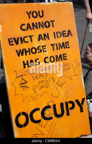 Segni a occupare encampment, Union Square di New York City. Marzo 2012 Foto Stock