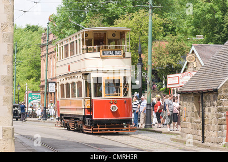 Una fermata del tram a Crich tramway museum, Derbyshire Foto Stock