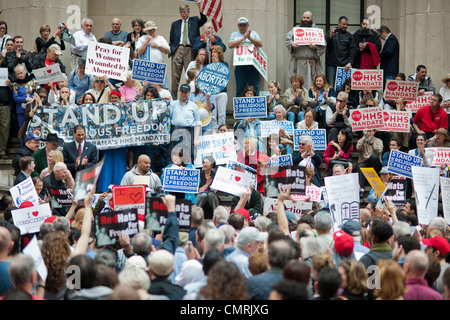 I membri dei vari religiosi pro-vita protesta dei gruppi di New York contro l' attuazione di ObamaCare Foto Stock