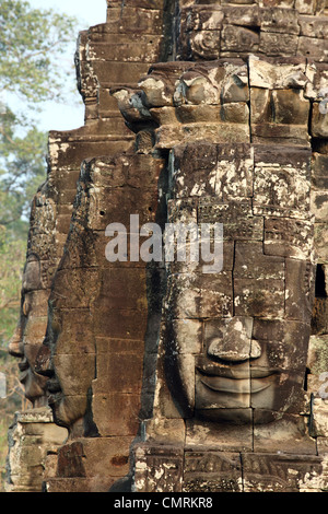 Faccia torre in Bayon di Angkor Thom, un sito patrimonio mondiale dell'UNESCO. Angkor, Siem Reap, Cambogia, Asia sud-orientale, Asia Foto Stock