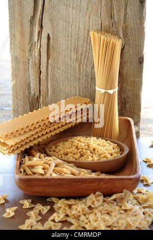 Vari tipi di pasta tagliatelle Foto Stock