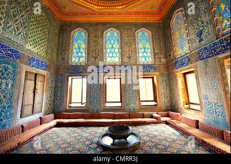 Ottomano. progettato piastrellate camere del Crown Prince all'Harem del Palazzo Topkapi, Istanbul, Turchia Foto Stock