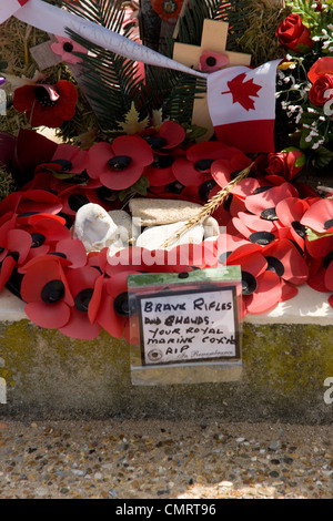 Prima casa liberata dal Queens fucili proprie dell'esercito canadese in Bernieres sur Mer parte di Juno Beach il D Day in Normandia Foto Stock