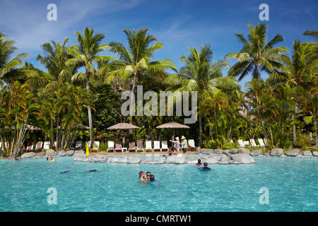 Piscina, Outrigger sulla Laguna Resort, Coral Coast, Viti Levu, Figi e Sud Pacifico Foto Stock