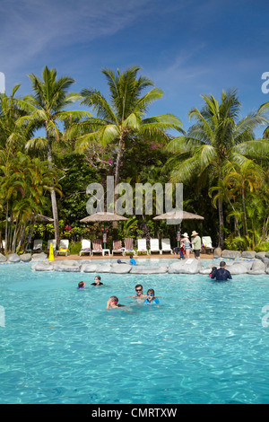 Piscina, Outrigger sulla Laguna Resort, Coral Coast, Viti Levu, Figi e Sud Pacifico Foto Stock