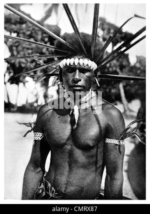 1919 South Pacific uomo costume tradizionale Isola di Tahuara Foto Stock