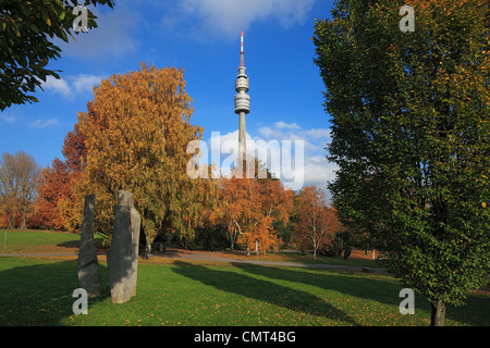 Westfalenpark mit Fernsehturm Florian a Dortmund, Ruhrgebiet, Renania settentrionale-Vestfalia Foto Stock