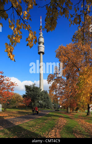 Westfalenpark mit Fernsehturm Florian a Dortmund, Ruhrgebiet, Renania settentrionale-Vestfalia Foto Stock