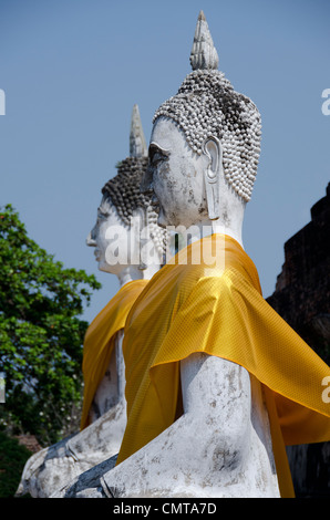 Thailandia, ayutthaya. Wat Phra chao phya-thai (aka Wat Yai Chai Mongkol-). storico monastero costruito nel 1357. La statua di Buddha. Foto Stock