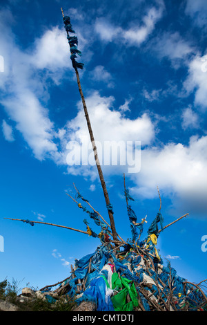 Ovoo (sacra piccolo tumulo di pietra) in Khtgal Khovsgol, Mongolia Foto Stock