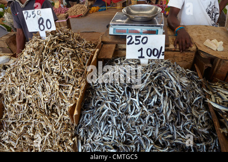 Sri Lanka - Colombo, essiccato e pesce salato al mercato Foto Stock