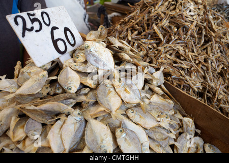 Sri Lanka - Colombo, essiccato e pesce salato al mercato Foto Stock