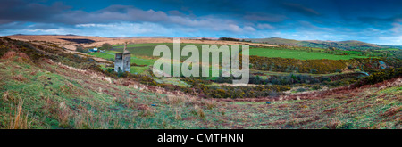 Resti della vecchia Wheal Betsy casa motore vicino a Tavistock, bordo del Parco Nazionale di Dartmoor, Maria Tavy, Devon, Inghilterra, Regno Unito Foto Stock