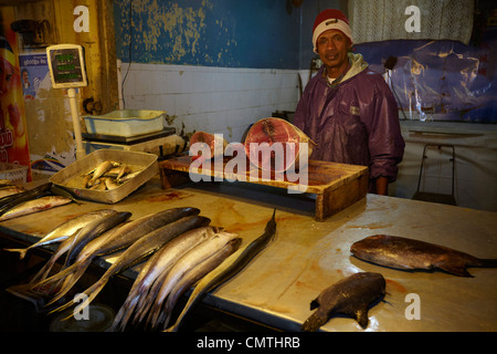 Sri Lanka - Nuwara Eliya, provincia di Kandy, pesce fresco al mercato Foto Stock