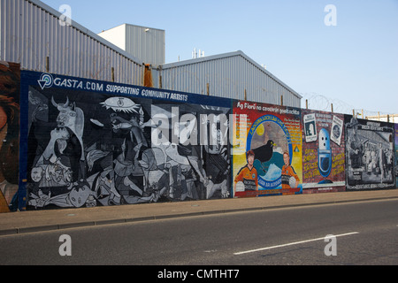 International pitture murali cascate inferiori road belfast Irlanda del Nord Regno Unito Foto Stock