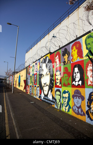 Il repubblicano irlandese e sciopero della fame pitture murali in Northumberland Street off inferiore di Falls Road a Belfast Irlanda del Nord Regno Unito Foto Stock