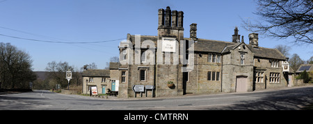 Un panorama di Fox House Inn a Hathersage Road A6187 nel Derbyshire,Inghilterra Foto Stock