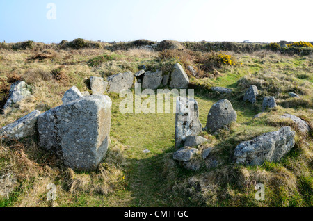 I resti di un'età del ferro roundhouse a Bodrifty vicino a Penzance in Cornovaglia, Regno Unito Foto Stock