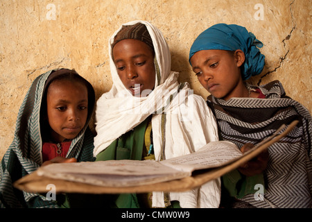 Bambini letto insieme in Ankober, Etiopia. Foto Stock
