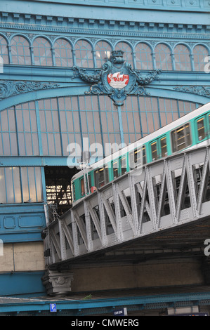 Austerlitz stazione della metropolitana Parigi Francia Foto Stock