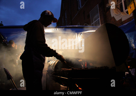 Membri del West Indian community lead annuale di carnevale di Notting Hill, detenuti per le strade di Notting Hill, Londra, Inghilterra Foto Stock