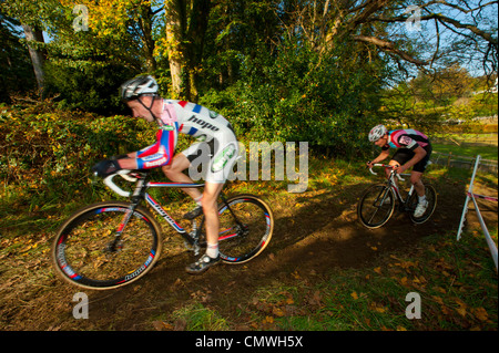 Piloti in Rapha Super Cross ciclocross gara a Brockhole Windermere Lake District Foto Stock