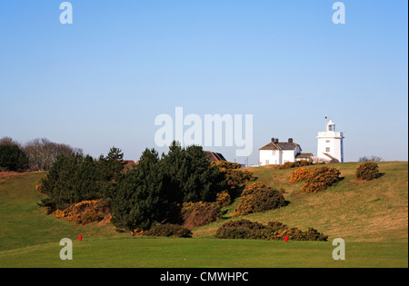 Una vista del Cromer faro da est scogliere a Cromer, Norfolk, Inghilterra, Regno Unito. Foto Stock