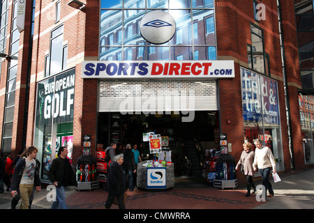Un Direct.com sport store in Leeds, England, Regno Unito Foto Stock