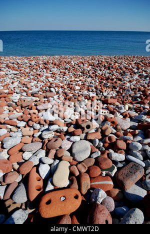 Una spiaggia composto da materiali riciclati mattoni sul Leslie allo spiedo, un uomo fatto progetto di bonifica sulle rive del lago Ontario in Toronto Foto Stock