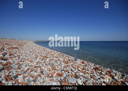 Una spiaggia composto da materiali riciclati mattoni sul Leslie allo spiedo, un uomo fatto progetto di bonifica sulle rive del lago Ontario in Toronto Foto Stock