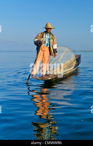 Bambù tradizionale pescatore, Lago Inle, Myanmar (Birmania)