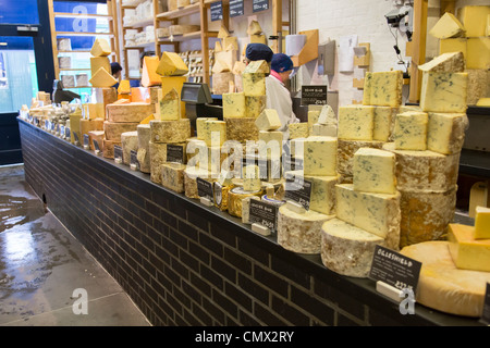 Cibi tradizionali inglesi, formaggio shop Neal's Yard Dairy Foto Stock