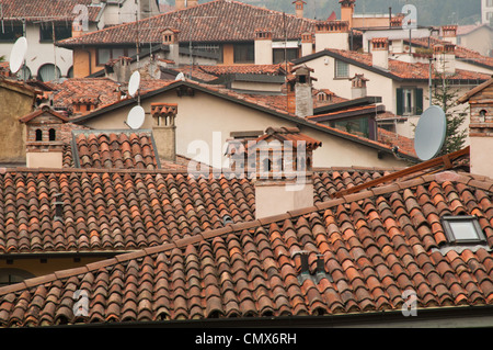 Vista della zona residenziale di vecchio alloggiamento in Bergamo Italia Foto Stock