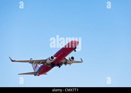 Virgin Blue Airlines aeromobili in fase di decollo dall' aeroporto. Hamilton Island, Whitsundays, Queensland, Australia Foto Stock
