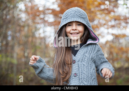 Germania, Huglfing, ragazza sorridente, ritratto Foto Stock