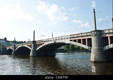 Ripresa a tutto campo della Charles Bridge nella Repubblica Ceca. Foto Stock