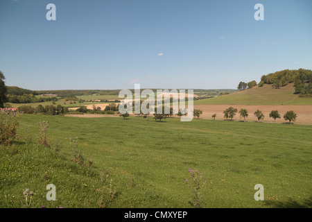 Vista lungo la valle al di sotto del francese Cimitero Nazionale du Trottoir), Les Eparges, Francia. Foto Stock