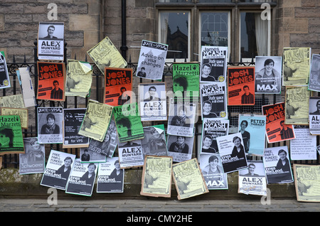 Poster per l'Università di Edimburgo Student Association (intercontinentale) elezioni sulle ringhiere presso gli studenti union building a Potterrow. Foto Stock