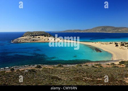 La famosa 'doppio' spiaggia conosciuta come "imos' in isola Elafonissos, Laconia, Peloponneso, Grecia. Foto Stock