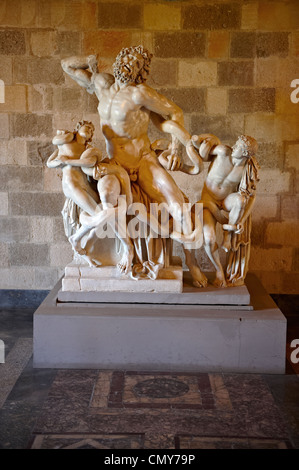 Laocoonte statua nel XIV secolo il palazzo medievale del Gran Maestro dei Cavalieri di San Giovanni, Rodi, Grecia. Foto Stock