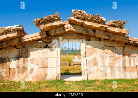 Il frontone del Greco 3-2 cento B.C tempio di Artimis, Magnesia sul meandro del sito archeologico, Turchia Foto Stock