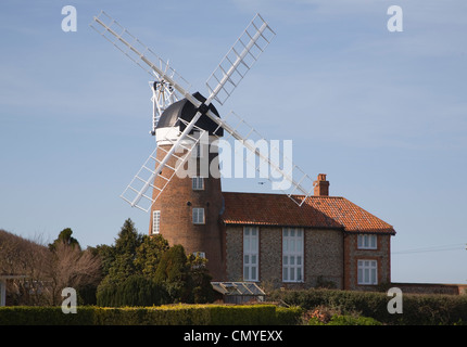 Il mulino a vento a Weybourne, North Norfolk, Inghilterra Foto Stock