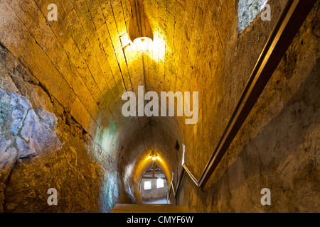 Corridoio che conduce alla fortezza di Kufstein; Kufstein, Tirolo, Austria, Europa Foto Stock