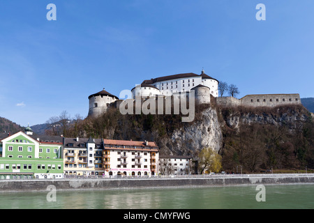 Kustein fortezza con fiume Inn; Kufstein, Tirolo, Austria, Europa Foto Stock