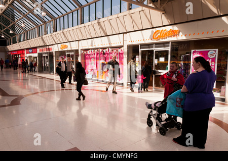 Merrywalks Shopping Centre in Stroud, Gloucestershire, Regno Unito Foto Stock