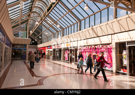Merrywalks Shopping Centre in Stroud, Gloucestershire, Regno Unito Foto Stock