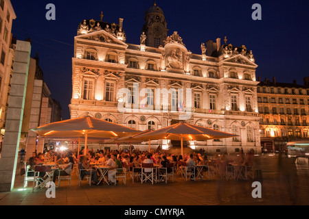 Place des Terreaux, sfondo Hotel de Ville, Lione, Rodano Alpi, Francia Foto Stock