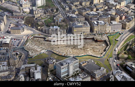 Vista aerea del buco di Bradford nel terreno Westfield sviluppatori di Broadway negozi e il complesso ricreativo preso nel 2012 Foto Stock